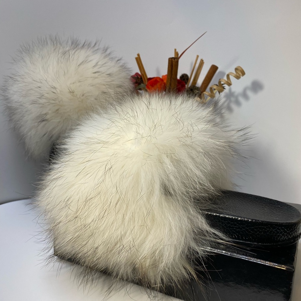 ✨NWOT✨ Fluffy Fur Slides